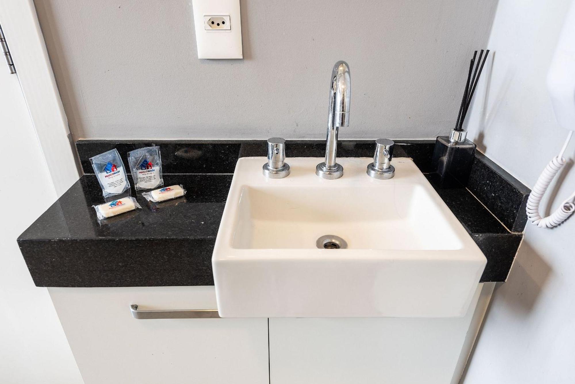 Vo16 Charmoso Com Vaga, Ao Lado Do Metro. Apartamento *